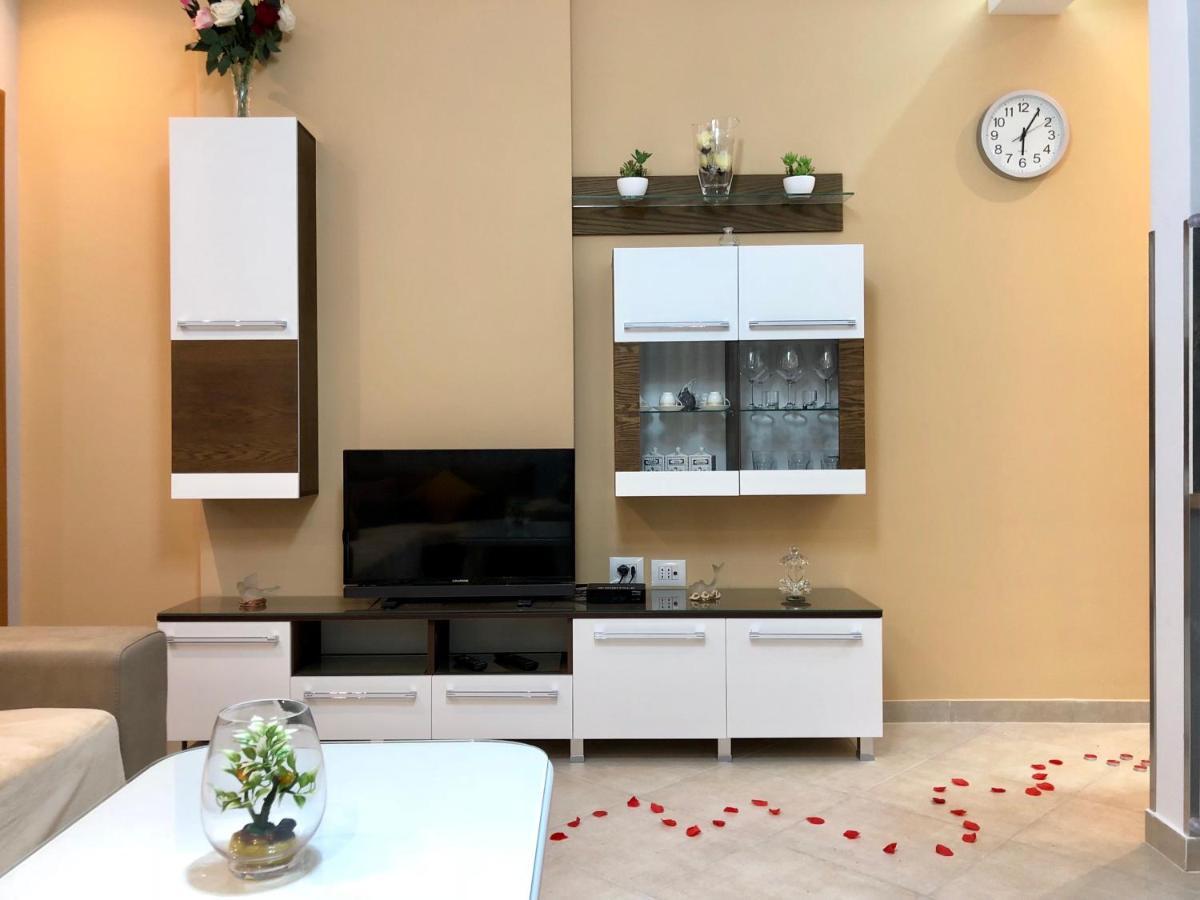 Hotel Queen Isabella Premium Vlorë Esterno foto